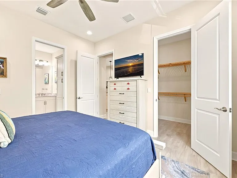 7239 Saona Ct — Photo 9