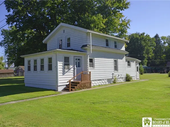 7 Roxa Ave, Lakewood, NY 14750