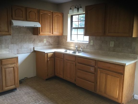2nd image of 104 Wintergreen Dr