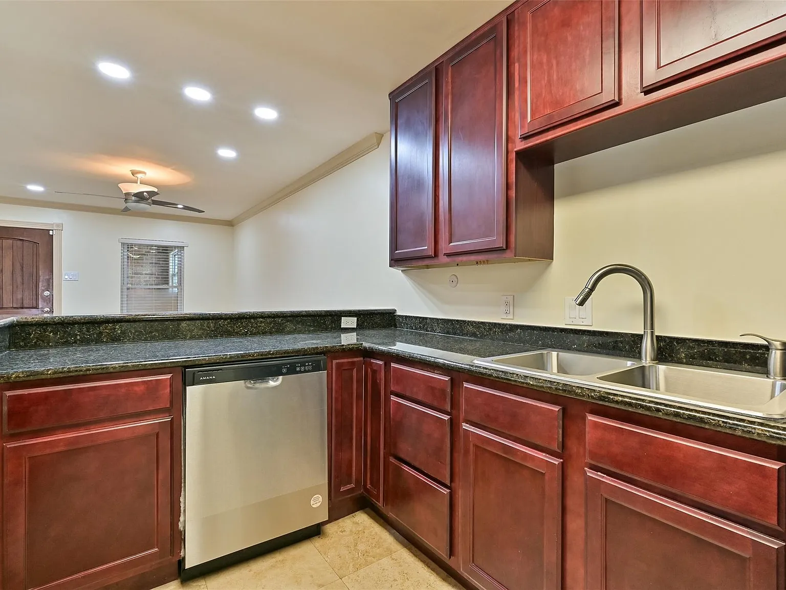 2 bed, 2.0 bath, 993 sqft, $1,900 — Photo 4