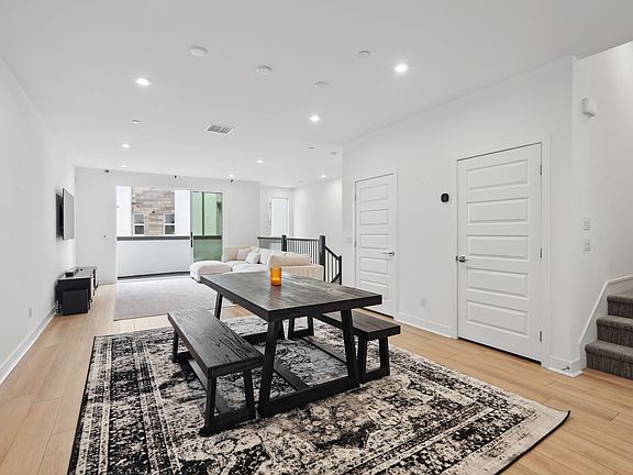 5th image of 2942 Franklin Ave