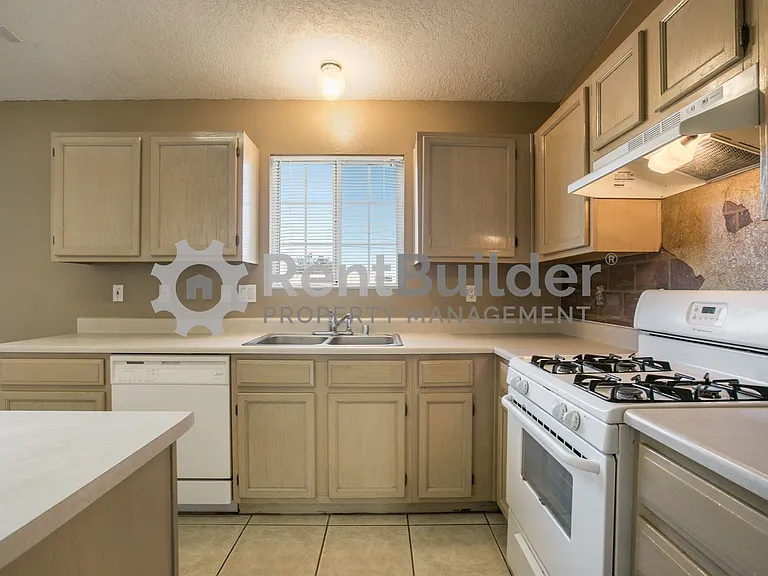10749 Capricorn Pl NW — Photo 10