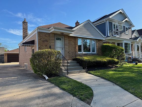 3rd image of 7727 W Palatine Ave