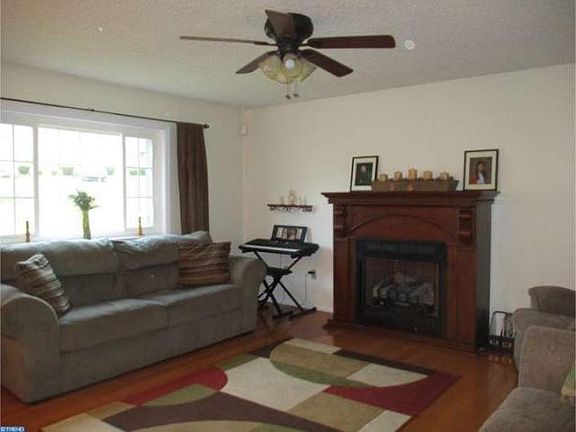 5th image of 505 W Laurel St
