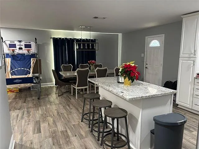 3 bed, 2.0 bath, 1900 sqft, $2,500 — Photo 3