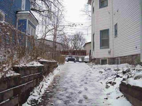 4th image of 445 Mount Ida St