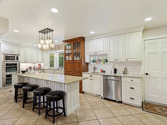 4th image of 808 E Savannah Dr