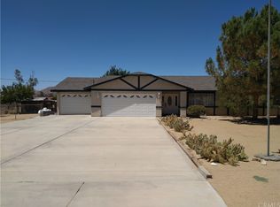 25060 McRoberts Rd, Apple Valley, CA 92307