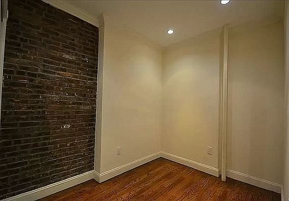 3rd image of 7 Cornelia St APT 3B