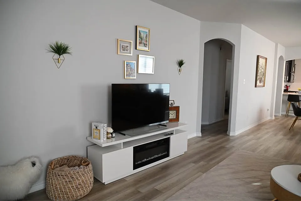 3 bed, 1974 sqft, $2,500 — Photo 3