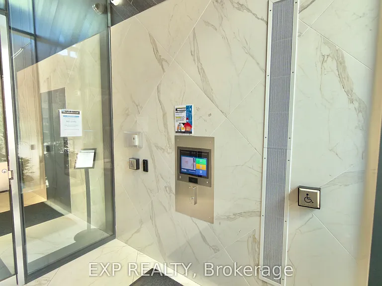 458 Richmond St W #401 — Photo 2