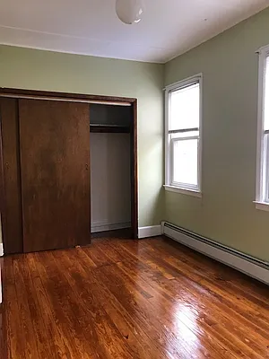 Rented by Zikos Realty Services | media 11