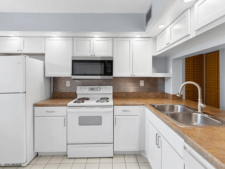12962 Briarlake Dr #103 — Photo 10