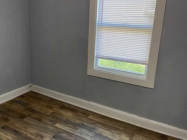 2433 Myers St — Photo 10