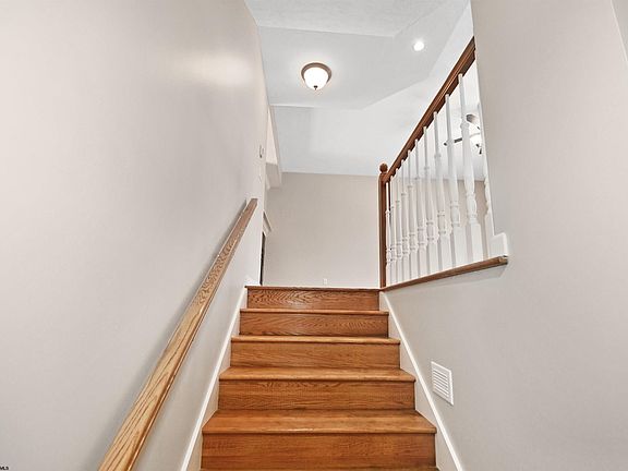 4th image of 124 Claremont Ct