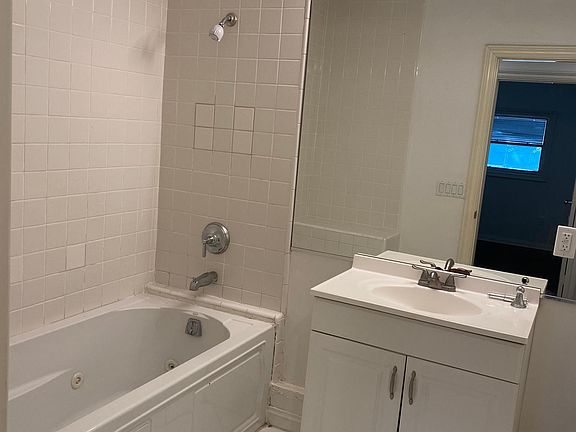 4th image of 5015 Otis Ave #B