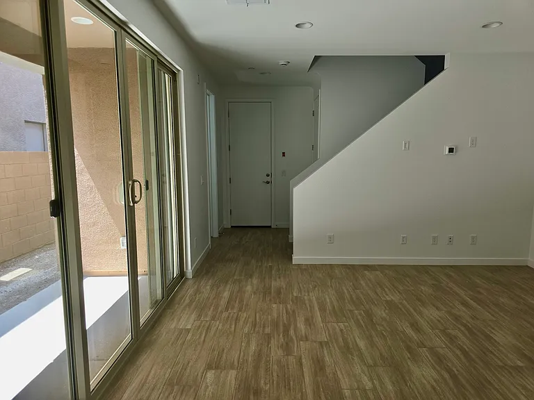 20644 W Thomas Rd — Photo 3