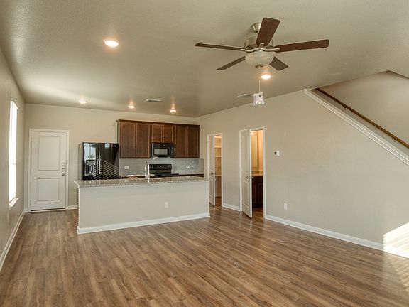 3rd image of 1618 Lummus Dr