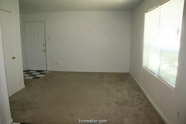 Building Photo - 314 S Haswell Dr #B