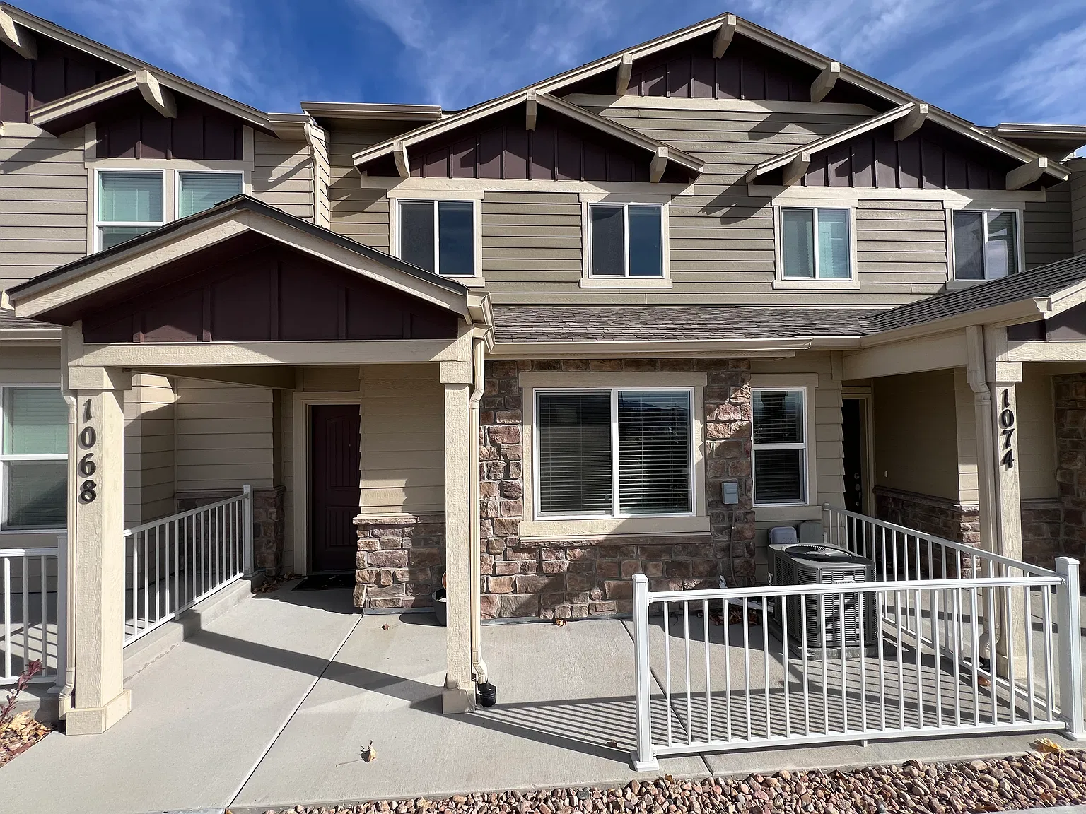 2 bed, 2.5 bath, 1454 sqft, $2,000 — Photo 1