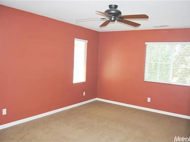 Oliva Rd — Photo 14