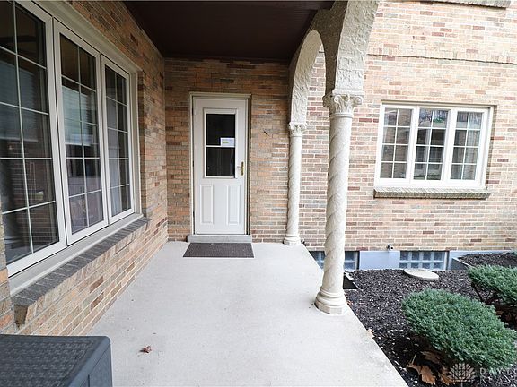 3rd image of 2200 Far Hills Ave APT 2