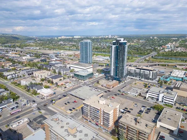 1334 S 12th Ave SW #806, Calgary, AB T3C 3R9