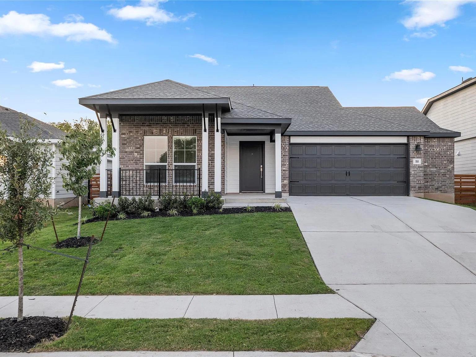 4 bed, 3.0 bath, 2303 sqft, $2,550 — Photo 2