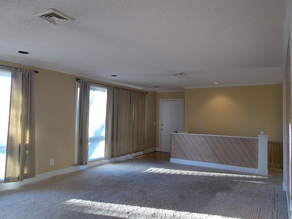 5th image of 3925 Thackery Dr