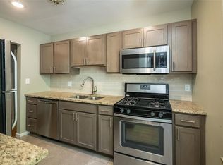 631 SE Chambers Rd, Saint Louis, MO 63137