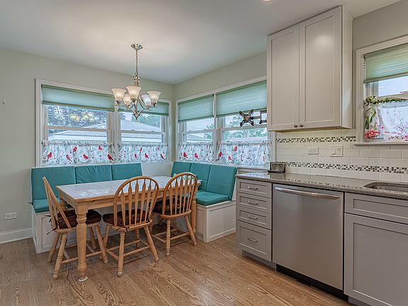 5th image of 407 Forest Preserve Dr