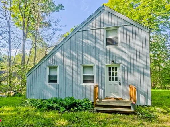 27 Stones Throw Dr, Tolland, MA 01034