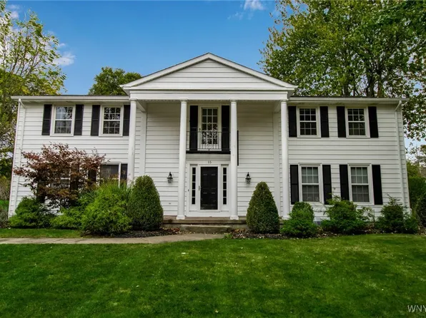 15 Briarhill Rd, Williamsville, NY 14221