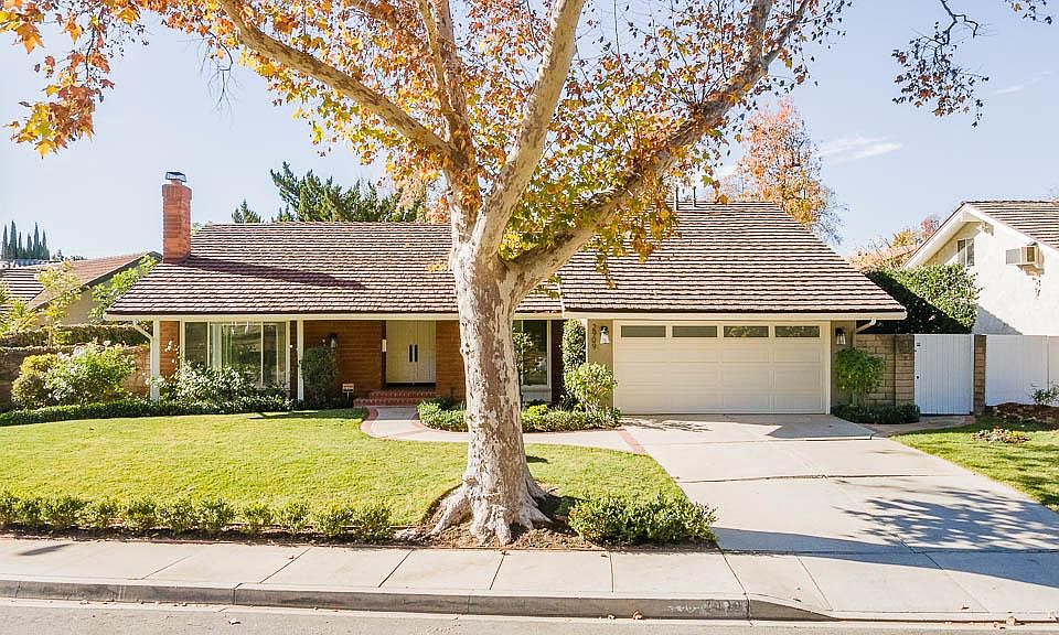 1st image of 2909 E Sierra Dr