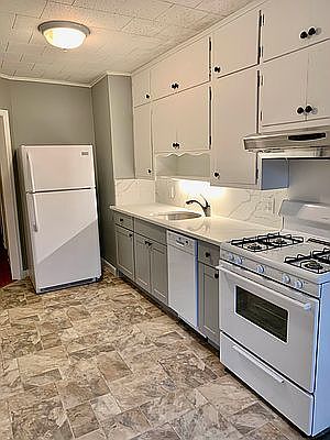 5th image of 4804 28th Ave Floor 2