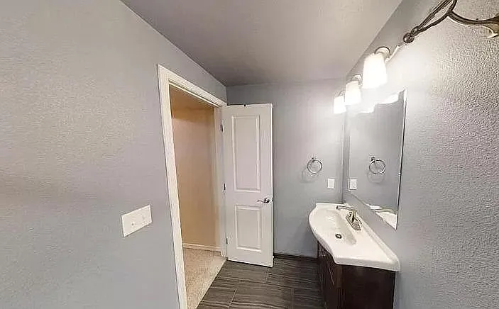 7836 Scarborough Dr — Photo 10