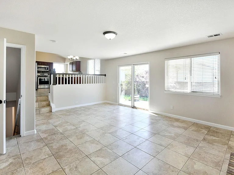 1194 Eagle Dr — Photo 12