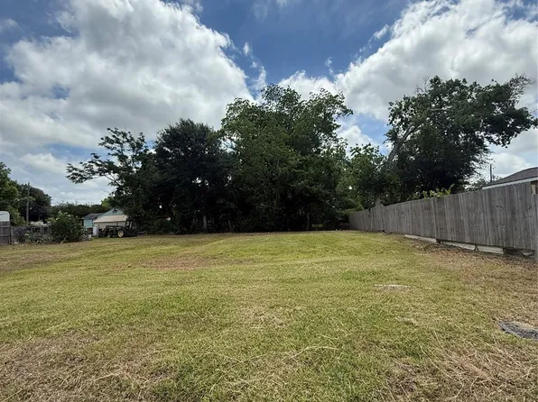 110 S Washington St, Texas City, TX 77591