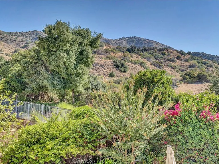 510 E Viewcrest Dr — Photo 62