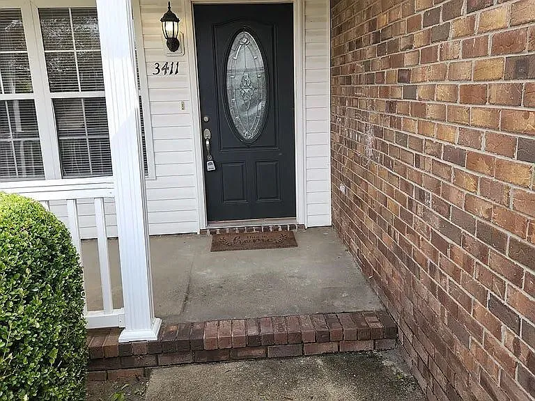 3411 Landmark Dr — Photo 2