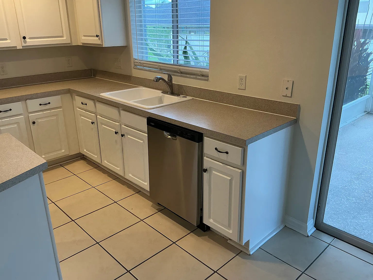4 bed, 2.5 bath, 2851 sqft, $3,295 — Photo 4