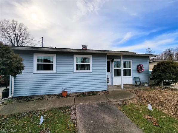 213 Illinois Ave, Girard, OH 44420