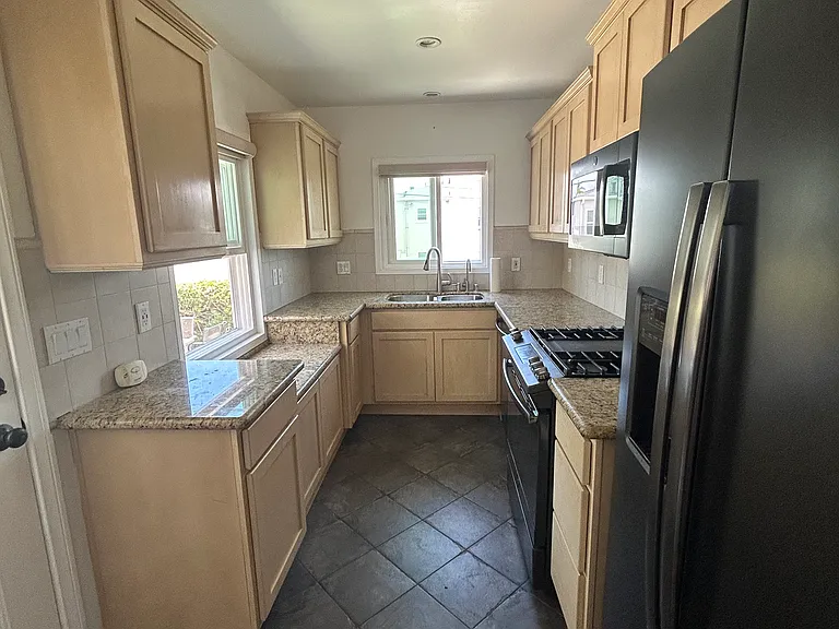 3007 Columbia St — Photo 18