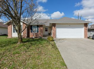 915 W Wesley Ave, Nixa, MO 65714