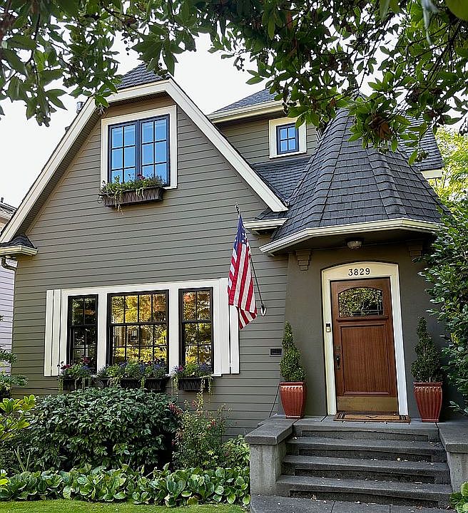 2nd image of 3829 42nd Ave NE