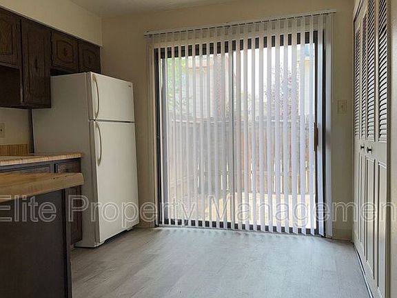 5th image of 25 Royal Crest Dr #A