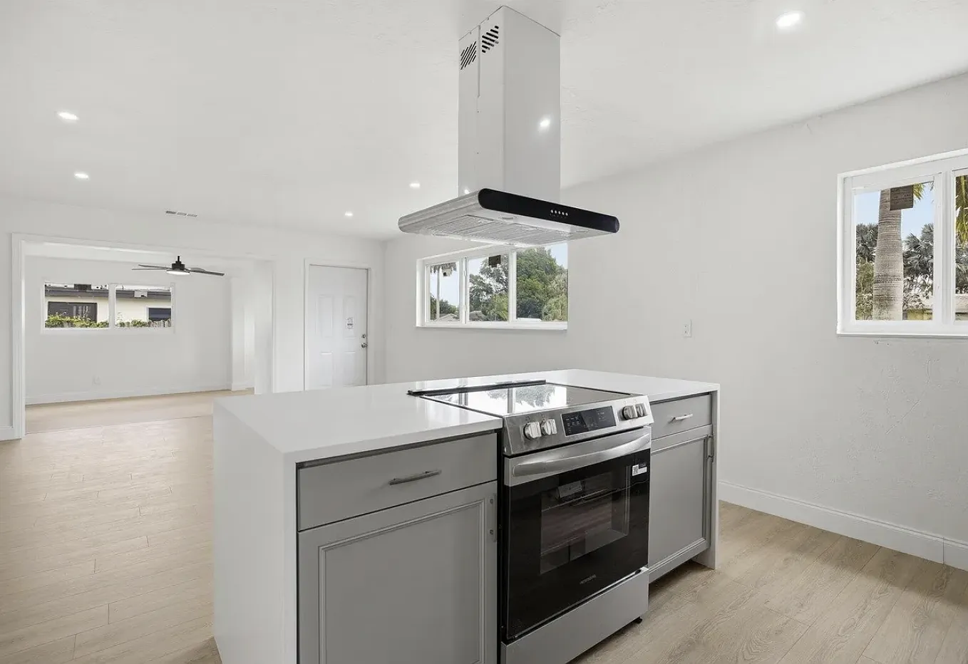 3 bed, 1618 sqft, $3,450 — Photo 3
