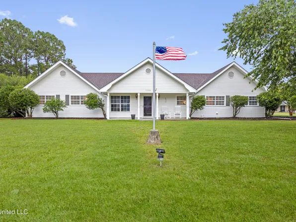1200 Margie St, Waveland, MS 39576