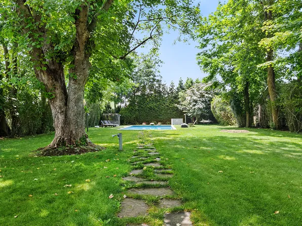 344 Hill St, Southampton, NY 11968