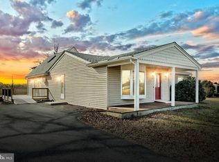 646 Railroad Ln, Orrtanna, PA 17353